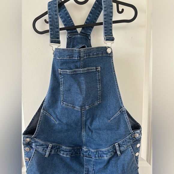 NWOT GAP maternity denim overalls medium - Picture 4 of 4